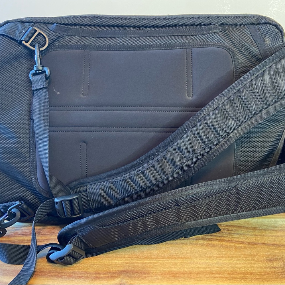 Timbuk2 Computer bag/backpack. - Picture 2 of 6